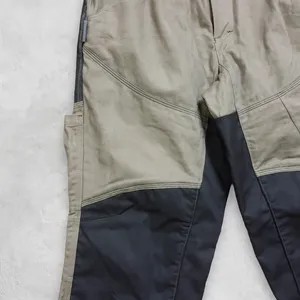 Pantalones de Trabajo para Hombre en Dos Tonos, Beige y Negro, con Rodillas Reforzadas |   Pantalones Cargo Sin Logotipo - Product Image 3