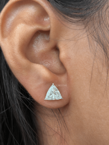 Pendientes Triangulares de Laboratorio con Certificación IGI de 2.95 Ct, Oro de 14K, Diseño de Lujo con Corte Trillón, Joyería Fina Moderna para Mujer - Product Image 1