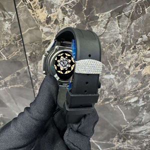 Reloj de Lujo con Incrustaciones de Moissanita, 46 mm, Números Romanos, Correa de Goma Negra, Estilo Hip Hop, Acero Inoxidable, Cuarzo, Personalizado - Product Image 5