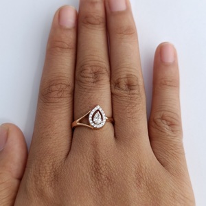 Anillo de Compromiso de Oro Rosa de 14K con Diamante Corte Pera y Halo para Mujer, Regalo para Boda, Joyería Fina con Acabado Pulido - Product Image 5