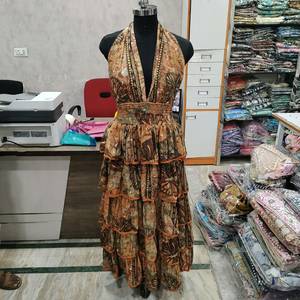 Vestido maxi halter estampado sin mangas con cuello en V, cintura imperio y falda con volantes, ropa informal de verano - Product Image 4