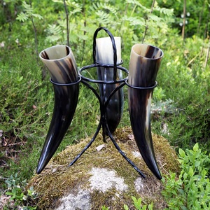 Corne à boire viking avec support en fer, accessoire médiéval artisanal pour cadeaux et décoration - Product Image 1