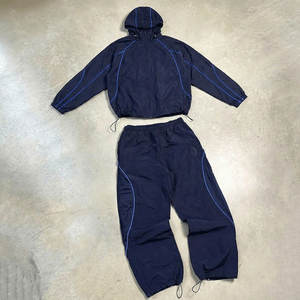 Ensemble coupe-vent personnalisé : veste légère et short pour homme, survêtement personnalisé avec pantalon contrastant - Product Image 2