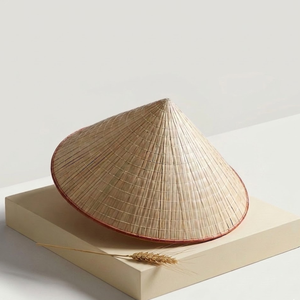 Sombrero de bambú vietnamita Noi La hecho a mano, tradicional sombrero asiático para protegerse del sol, ideal para decoración del hogar, regalos de boda y pintado a mano. - Product Image 1