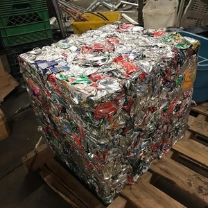Stock de canettes de boissons usagées triées et conditionnées en déchets d'aluminium UBC, classées par qualité, pour un approvisionnement fiable en vrac pour le recyclage. - Product Image 2