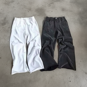 Pantalon de survêtement ample en coton French Terry de haute qualité, coupe droite et incurvée, rayé, avec cordon de serrage - Product Image 2