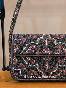 Wholesale High Quality Women's Vintage Beaded Handmade Luxury Shoulder Bag Strong Magnetic Snap Closure Portable Design - Product Image 3