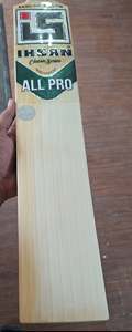 Bate de Críquet Ihsan Sports Serie Clásica Edición All Pro, Duradero y Ligero, de Madera de Sauce Inglesa, con Funda Gratis y Lámina Antideslizante para Mayor Agarre - Product Image 4