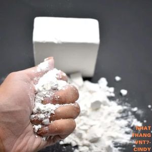 Materia prima de carbonato de calcio molido de 99% pureza de calidad superior para recubrimientos y pinturas Precio competitivo - Product Image 1