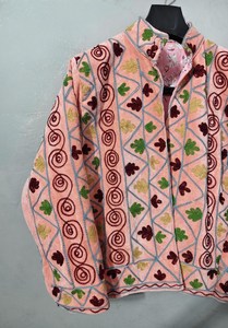 Veste Suzani en velours rose unique et parfaite pour l'hiver, brodée, style bohème floral, faite à la main, blazer pour femme, pièce maîtresse - Product Image 5