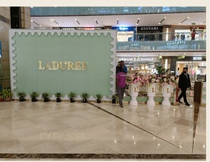 Luxury Mall Kiosk Display Custom Retail Booth Exhibition Stand Decorative Pop Up Store Interior Design Setup for Brand Promotion - Product Image 2