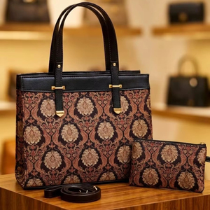 Sac fourre-tout en jacquard damassé royal fait main avec pochette assortie - Product Image 1