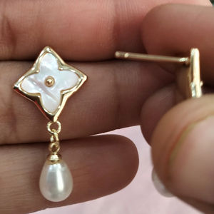 Pendientes de Perlas con Forma de Flor de Madreperla, Chapados en Oro, Antideslustre, Proveedor Mayorista de Joyería de la India - Product Image 6