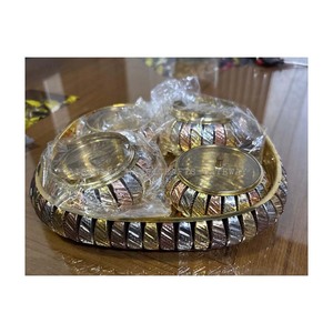 Ensemble de bols à fruits secs en laiton doré moderne, faits à la main, avec couvercle en verre, quatre plateaux pour servir des en-cas lors de mariages et de fêtes au Rajasthan - Product Image 2
