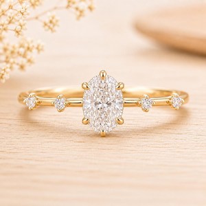 Bague de fiançailles en or massif 10K 14K 18K avec diamant de laboratoire ovale rond de couleur DEF et clarté VS VVS, design floral unique - Product Image 1