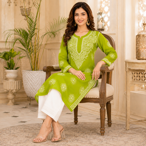 Kurti droit en coton brodé à la main Chikankari vert pour femme, best-seller, avec col en tissu ethnique à motif floral - Product Image 2