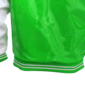 Chaqueta Universitaria Unisex Retro de PVC y Cuero, Estilo Béisbol, con Cuello Alto y Logotipo Frontal - Product Image 6