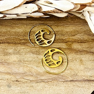 Último Diseño Pendientes de Aro Boho con Espiral de Loto, Pendientes Tribales de Latón para Mujer, Pendientes Florales en Espiral Bañados en Oro de 18k, Venta al por Mayor OEM - Product Image 4