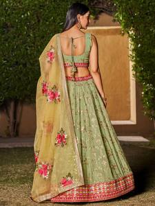 Conjunto Indio-Pakistaní de Georgette con Bordado Floral Verde, Blusa sin Mangas, Lehenga, Estola, Largo hasta el Suelo, Secado Rápido, para Bodas y Fiestas - Product Image 5