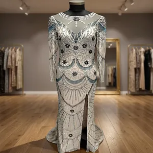 Robe de soirée sirène dorée à manches longues, col rond perlé, en satin, avec fente et traîne - Product Image 1