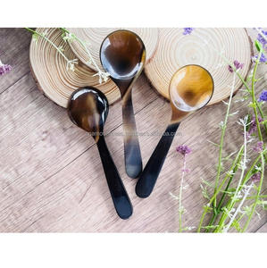 Cuillère en corne de buffle, ustensile de cuisine traditionnel artisanal - Product Image 1
