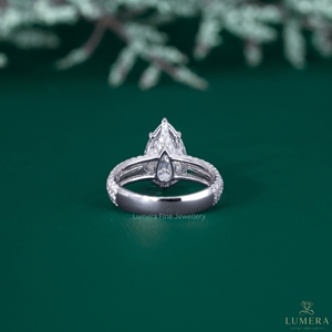 Bague de fiançailles pour femme avec diamant taille poire, halo et pierres latérales, style romantique, certifiée IGI - Product Image 6