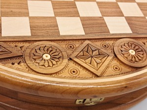 Nuevo diseño de ajedrez de madera con forma redonda, piezas de alta calidad, ideal para regalar, tablero de ajedrez de madera más vendido, de uso coleccionable. - Product Image 4
