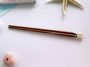 Baguettes en bois lisses finies à la main avec rainures antidérapantes, vaisselle durable pour la maison et les cuisines professionnelles - Product Image 2