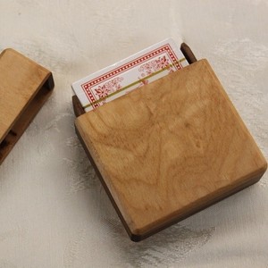 Boîte à cartes à jouer en bois personnalisée, élégante et durable, étui à cartes à jouer en bois rustique, organisateur de cartes à jouer en bois - Product Image 1