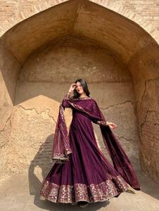 ชุดเดรส Anarkali สีม่วงปักลาย ผ้าจอร์เจตต์ ชุด Salwar Kameez สำหรับงานแต่งงาน งานปาร์ตี้ งาน Diwali สำหรับผู้หญิง - Product Image 6