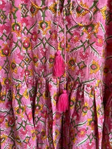 Vestido largo de algodón 100% estampado a mano con cuello en V y manga larga, estilo casual indio para mujer. - Product Image 4