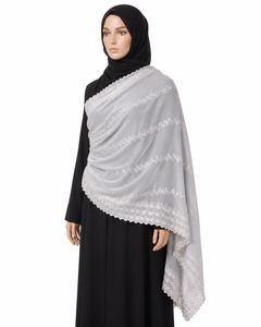 Écharpe en coton pour femme, motif floral brodé de strass, légère, respirante et douce, vente en gros, OEM ODM personnalisé - Product Image 3