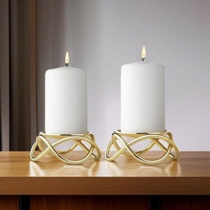 Juego de 2 Portavelas de Latón Dorado, Diseño Cilíndrico, Decoración para el Hogar, Acabado Duradero - Product Image 1
