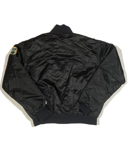 Veste universitaire en satin noir personnalisée pour hommes, veste bomber contrastée verte et dorée, uniforme de baseball en gros, vêtements de sport - Product Image 2