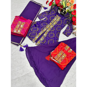 ชุดคุรตีพิมพ์ลายสีม่วงสำหรับผู้หญิงพร้อมผ้าคลุมไหล่ |   ชุดสูทงานเลี้ยงสไตล์ชาติพันธุ์สำหรับนักออกแบบ - Product Image 3