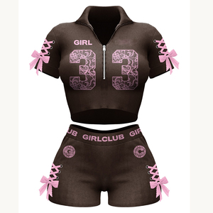 ชุดเซ็ตบอดี้สูทขาสั้นผู้หญิง ผ้าโพลีเอสเตอร์ผสมสแปนเด็กซ์เนื้อนุ่ม สีเทา เสื้อครอปท็อป สายรัดเอว พร้อมโลโก้แบบรีดร้อนตามสั่ง ชุดบอดี้สูทขาสั้นผู้หญิง - Product Image 4