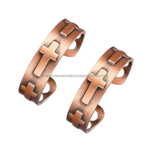 Anillo Magnético de Cobre Tradicional con Diseño de Cruz en Relieve, Ajustable, Hecho a Mano, Accesorio de Moda para Uso Diario - Product Image 2