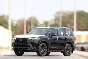 NOUVEAU LEXUS LX-SERIES LX 600 F-SPORT 2026 499HP/ 6 CYLINDRES 5 PLACES 0 KM TRANSMISSION AUTOMATIQUE 10 VITESSES - Product Image 2