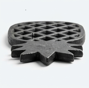 Salvamanteles de Hierro Fundido Negro con Diseño de Piña, Resistente al Calor, Decoración Novedosa para Mesa de Cocina - Product Image 1