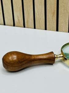 Loupe artisanale durable de 4 pouces en laiton avec poignée ronde en bois - Product Image 5