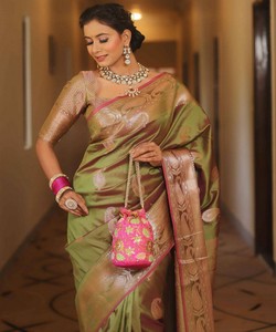 Sari de Seda Verde Claro con Borde Rosa, Estilo Banarasi, para Bodas Indias Tradicionales, Sari Drapeado para Mujer, Largo hasta el Suelo - Product Image 2