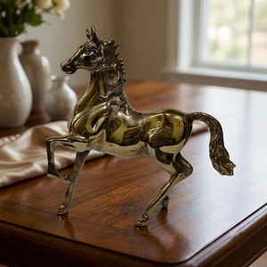 Sculpture en métal moderne CHETAK en forme de tête de cheval avec couleurs et dimensions personnalisables sur la base, finition argentée - Product Image 1