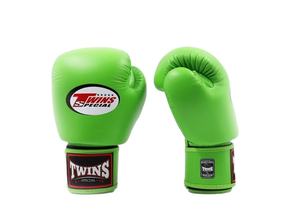 Gants de boxe sur mesure professionnels pour jumeaux, équipement de combat de haute qualité, gants de sparring de Muay Thai par Rectangle Sports - Product Image 2
