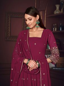 Traje Anarkali de Primera Calidad para Mujer en Color Rosa Oscuro, Manga 3/4, Georgette Crepe, Semi-cosido, para Bodas y Fiestas - Product Image 3