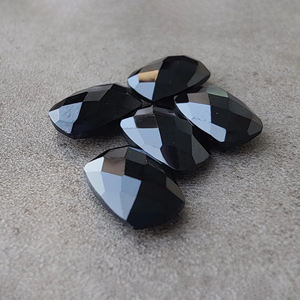 Piedra Preciosa Suelta de Ónix Negro AAA+ con Corte Rectangular Tipo Briolette, Calibrada para Joyería - Product Image 3