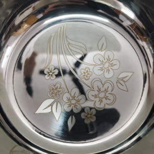 ชามสลัดสแตนเลสเกรดพรีเมียมพร้อมลายเลเซอร์รูปดอกไม้ - ชามเสิร์ฟขอบกว้างสำหรับครัวและบ้าน - ทนทาน - Product Image 4