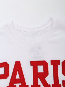 เสื้อยืดโอเวอร์ไซส์สีขาวสำหรับผู้หญิง ปักลายปารีสสีแดง ทรงไหล่ตก แขนสามส่วน คอกลม ผ้าเจอร์ซีย์คอตตอน 100% ระบายอากาศได้ดี - Product Image 6