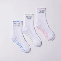 ODM Personnalisé Jacquard Logo Ruffle Reformer Chaussettes Antidérapantes Yoga Bare Pilates Chaussettes pour Femmes Vente en Gros Échantillon Support