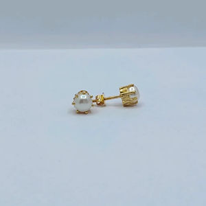 ต่างหูมุกทองคำ 22K ดีไซน์หรูหรา ประดับมงกุฎแบบคลาสสิก เครื่องประดับมินิมอลทันสมัยสำหรับผู้หญิง สวมใส่ได้ทุกวัน - Product Image 1