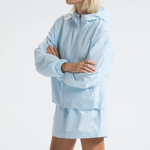 Conjunto deportivo de 2 piezas para mujer, estilo nuevo, de nailon y poliéster, con cremallera, bordado, cortavientos, para verano, venta al por mayor. - Product Image 4